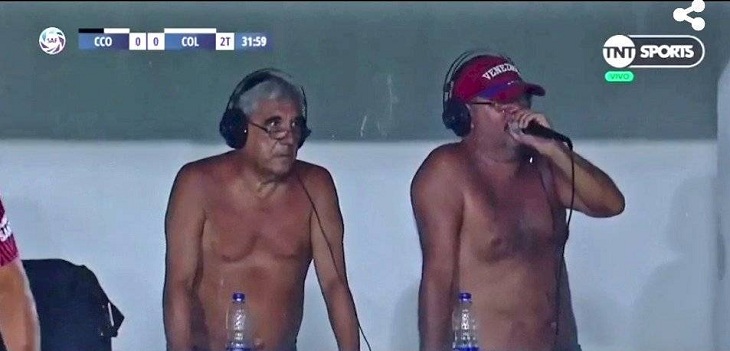 Relatores de partido en Argentina no aguantaron los 35° de calor: transmitieron a torso desnudo