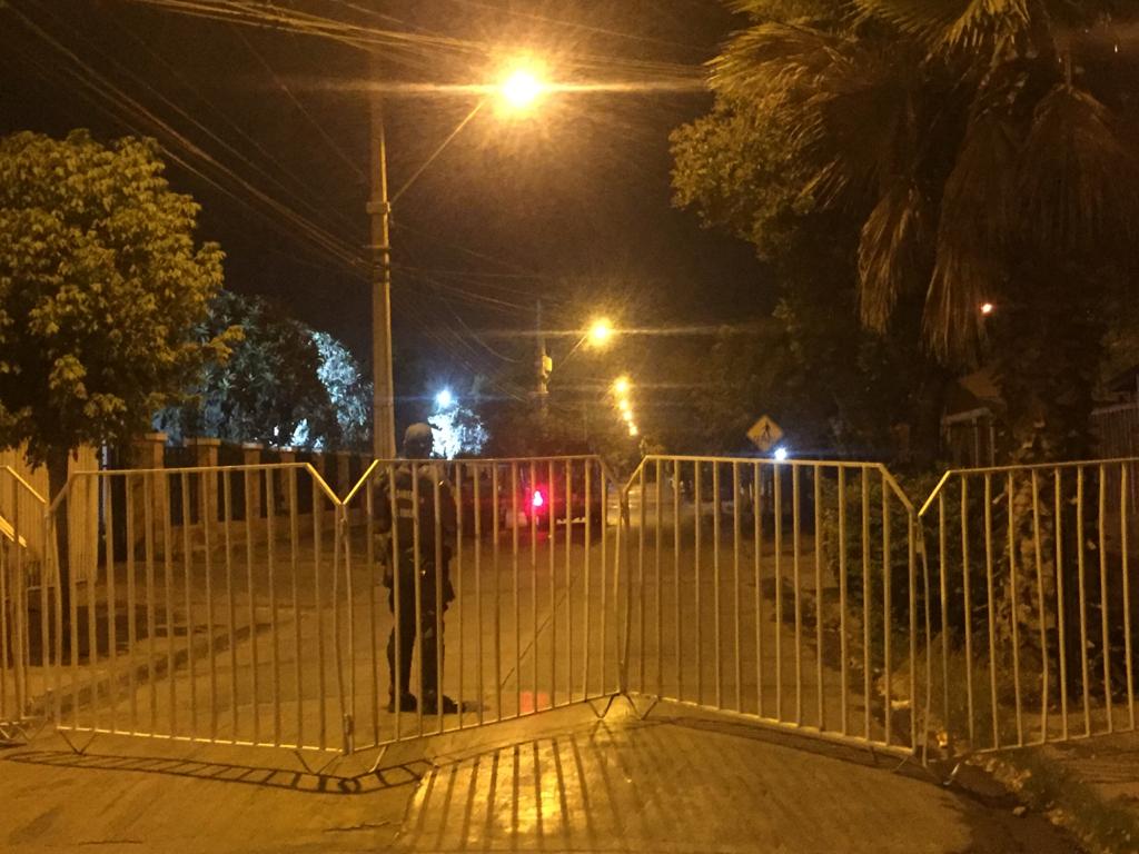 Dos detenidos tras incidentes registrados afuera de un recinto de rendición de la PSU en Puente Alto