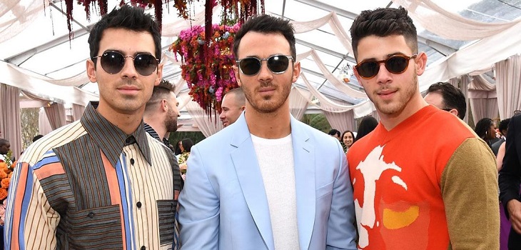 Internautas notaron que Nick Jonas tenía comida en sus dientes al cantar en los Grammy: él respondió