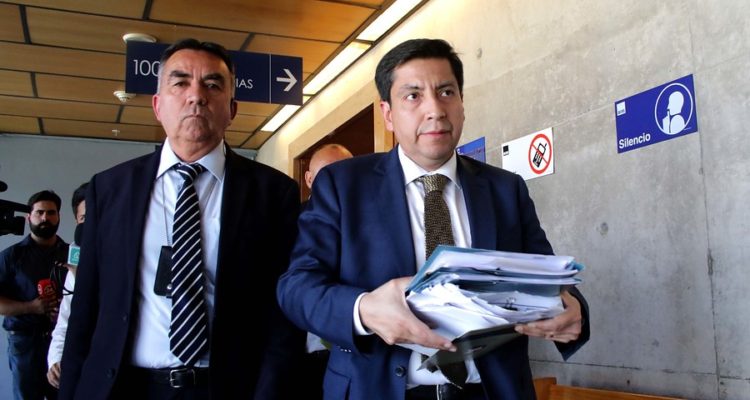 Joven detenido por carabineros de civil queda en prisión preventiva y formalizado por lanzar molotov