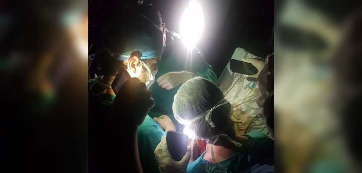Corte de energía en Hospital Barros Luco obligó a terminar cirugías con linternas de celulares