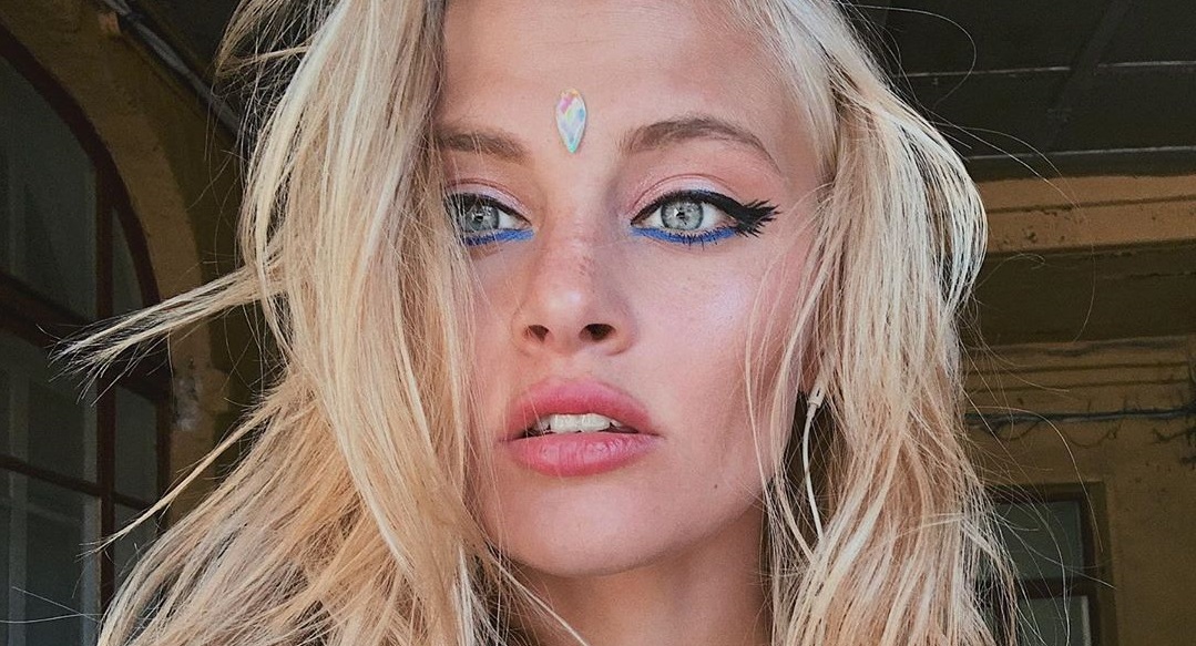 Modelo rusa fue hallada desnuda y herida tras caer de edificio: aseguran que solo recuerda su nombre