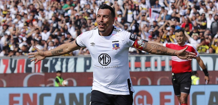 ¿Por qué Esteban Paredes firmó su extensión de contrato con Colo Colo en un centro del Sename?