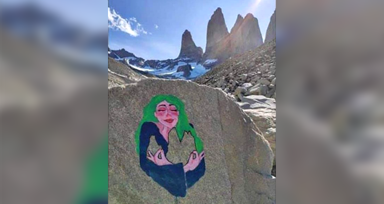 Turista italiana que rayó las Torres del Paine abandonó el país: pagó fianza de 1 millón de pesos
