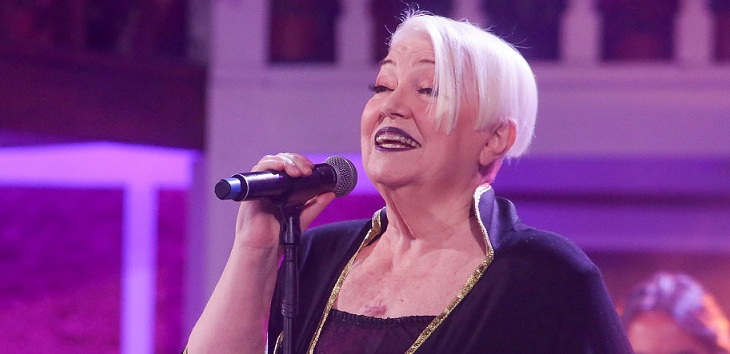 Cantante de Mocedades sufrió descompensación tras presentarse en Olmué: cayó en pleno escenario