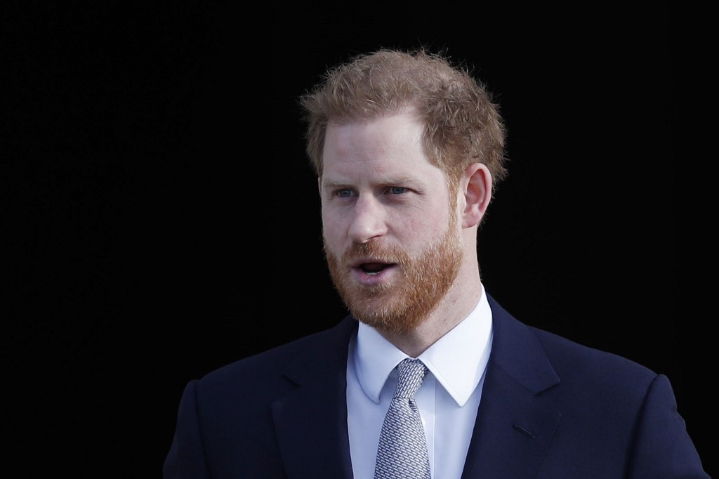 ¿Está quedando calvo? Príncipe Harry inició particular tratamiento para combatir la alopecia