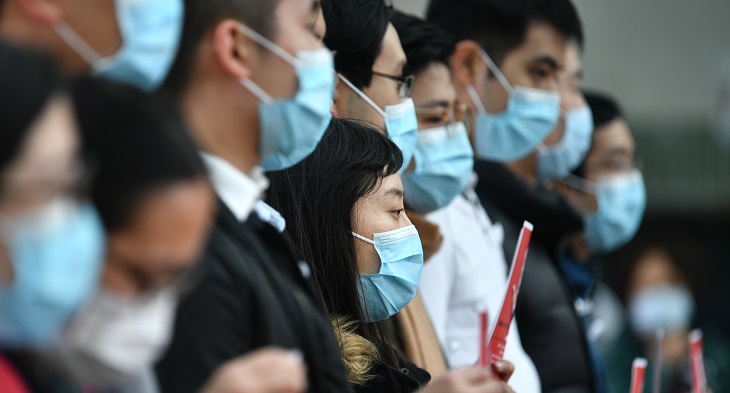 China entregó nuevo balance de muertes por coronavirus: cifra aumentó a 425 fallecidos