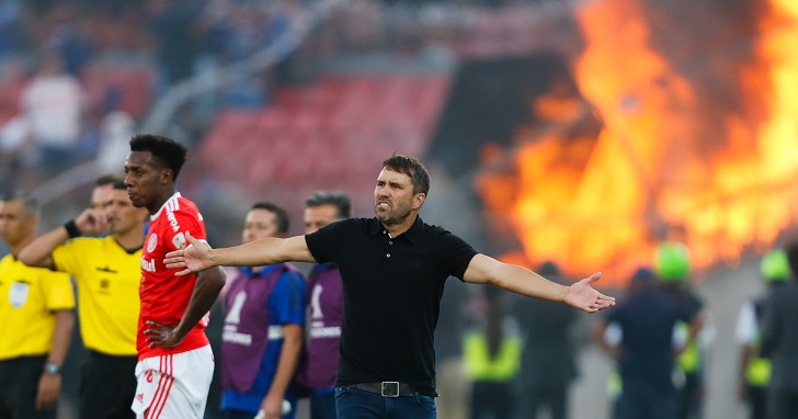 U de Chile empató a 0 con Inter de Porto Alegre y finalizó el partido en medio de desórdenes