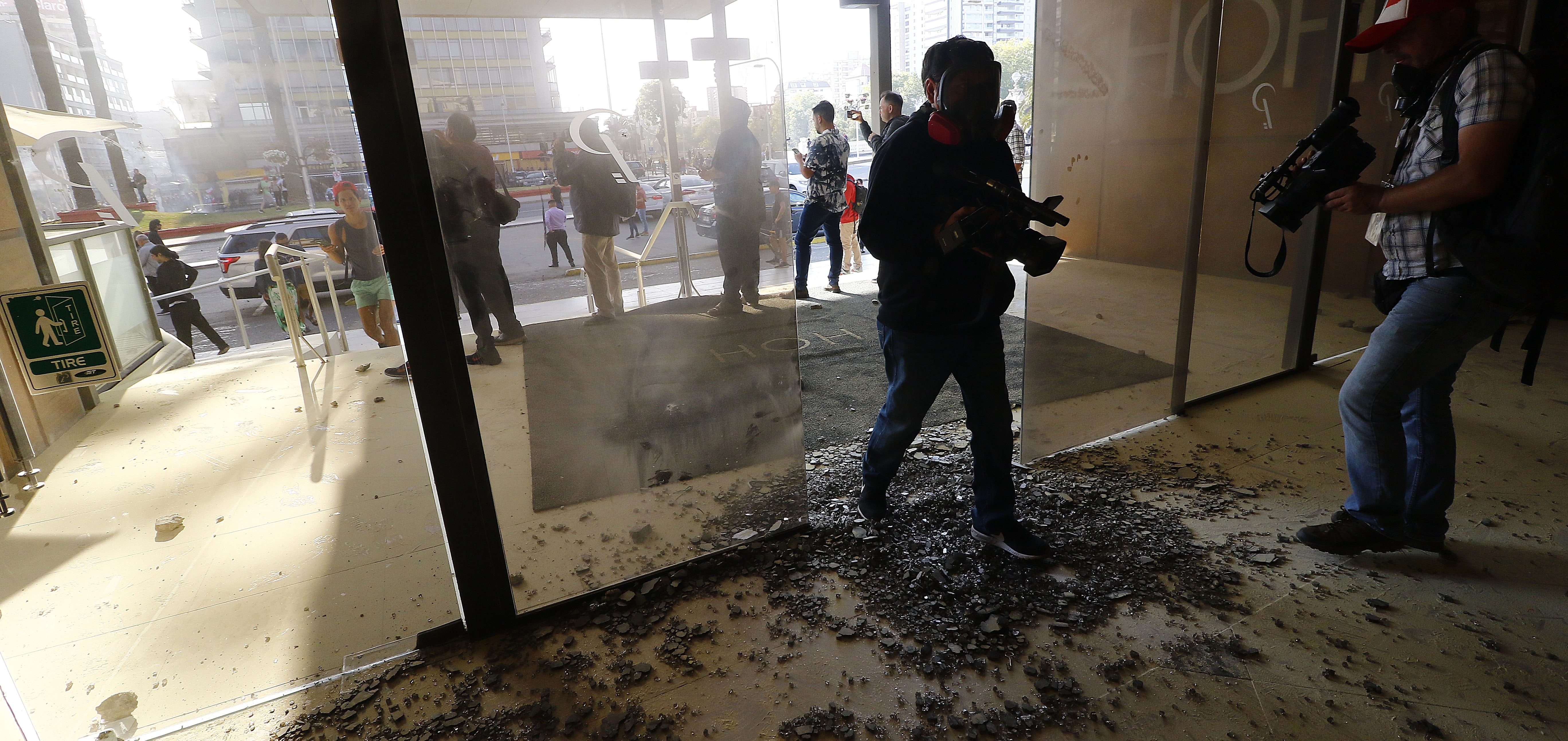 Incidentes en Hotel O’Higgins: videos muestran cómo se vivió desde adentro del recinto