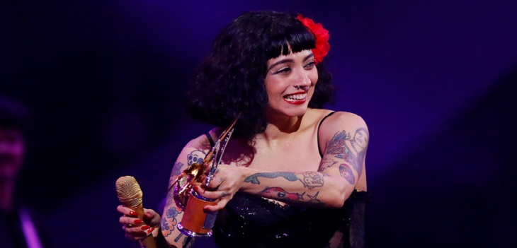 Fiscalía se retracta y aclara que sí existe una citación a declarar para Mon Laferte