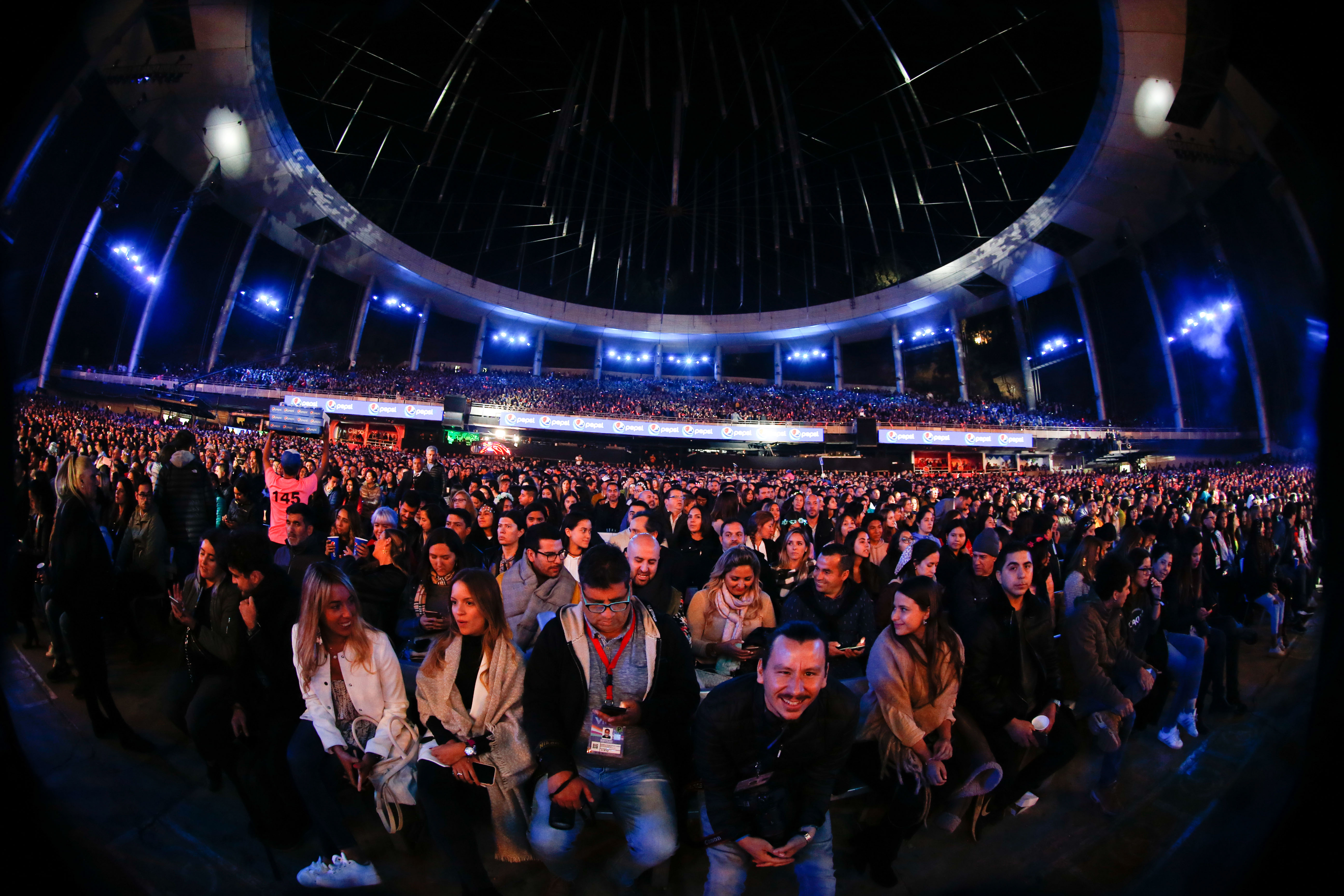 Público de la Quinta Vergara reacciona con pifias a 