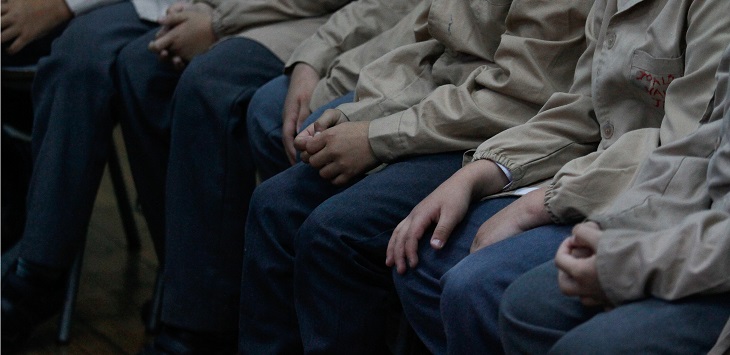 Acusan a profesora de EEUU de realizar bailes sensuales a alumnos de 9 años: también besó a uno