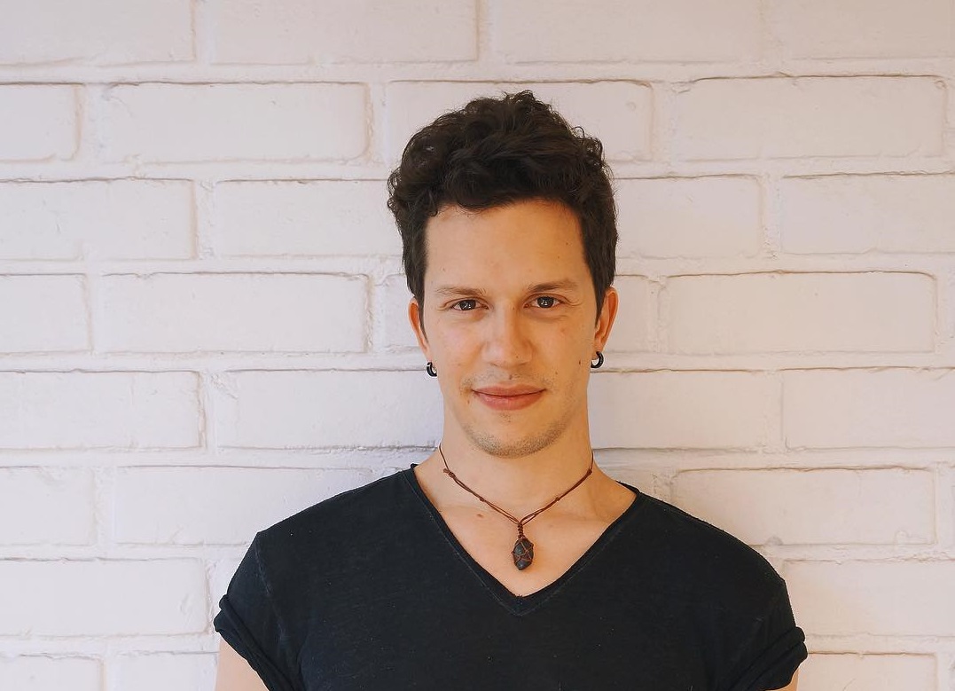 Recibió una puñalada: Alonso Quintero narró violento asalto que lo tiene hospitalizado hace dos días