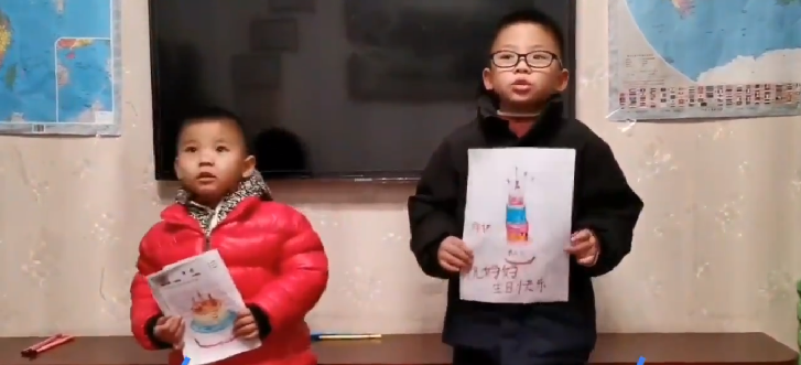 Niños envían tierno mensaje de cumpleaños a su madre que se encuentra aislada por coronavirus