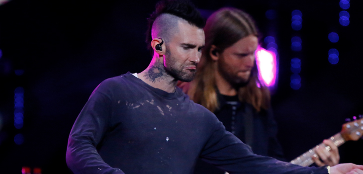 Con media hora de retraso y Levine hablando español: así fue el concierto de Maroon 5 en Santiago