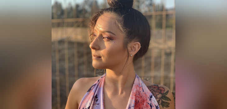 Denise Rosenthal estampó nuevo rostro feminista para su look de la segunda noche de Viña 2020