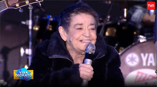 Natalino homenajeó a Cecilia en medio de su show en 