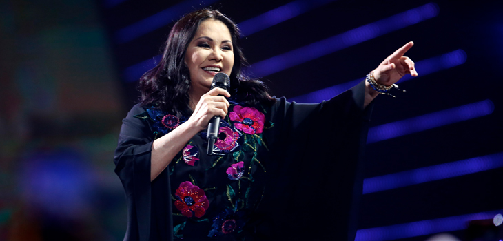 El llamativo y excéntrico accesorio que utilizó Ana Gabriel en el escenario de la Quinta