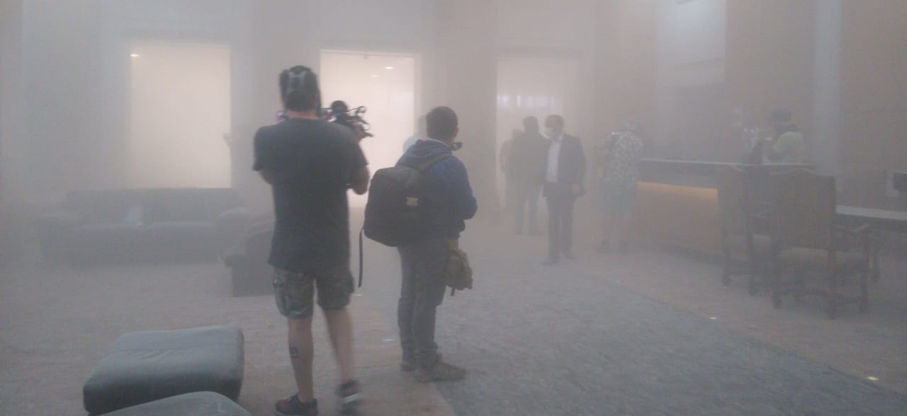 Evacuan Hotel O’Higgins tras ataque e incidentes en el frontis