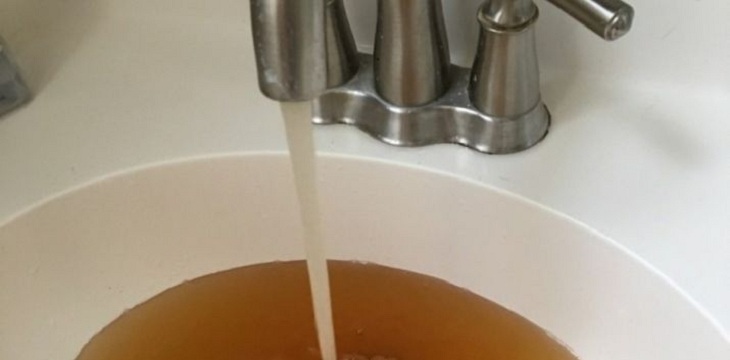 agua contaminada alcohol