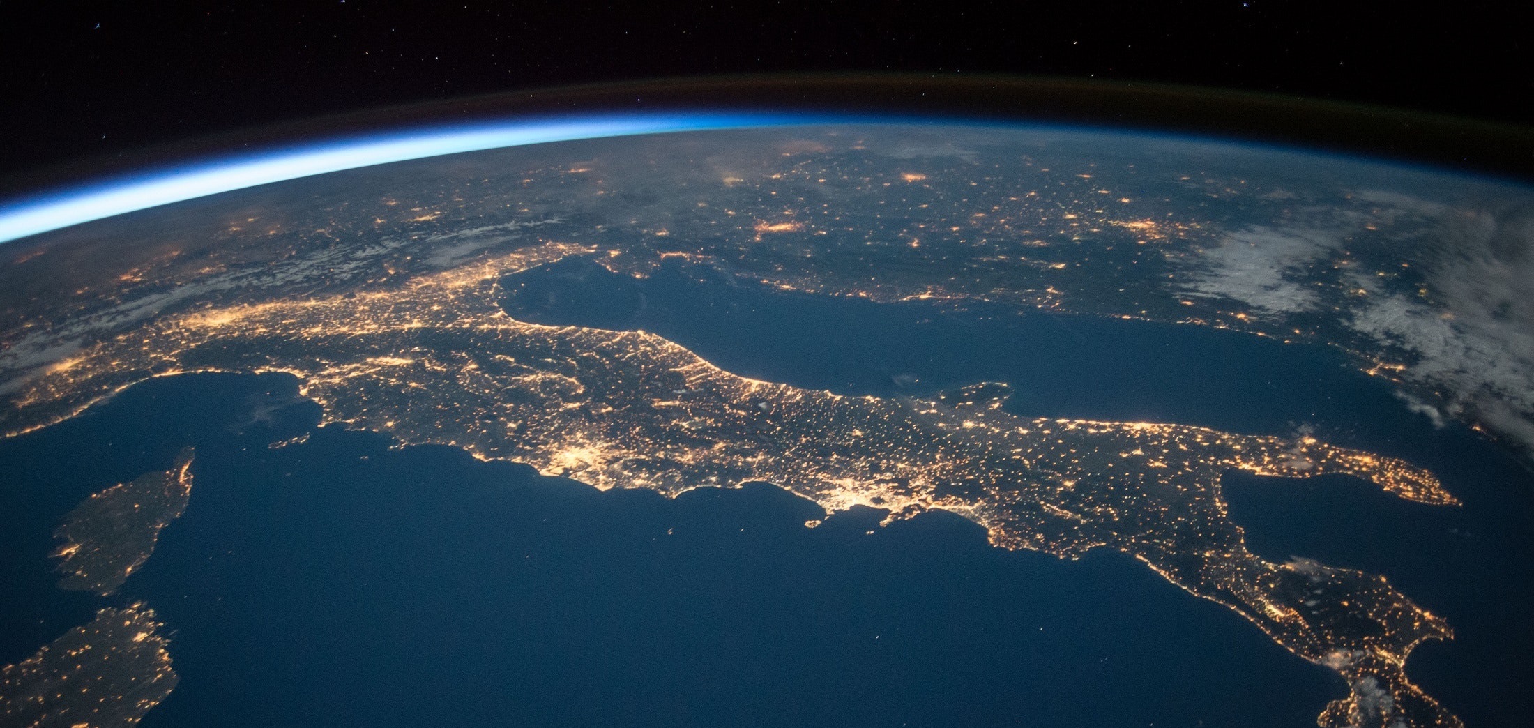 Detectan misteriosa señal de radio enviada desde el espacio a la Tierra que se repite cada 16 días