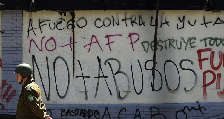 400 querellas presentó Carabineros por ataques y alertó que hijos de funcionarios sufren bullying