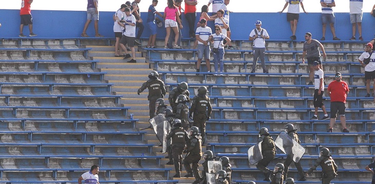 14 años sin asistir a los estadios: hincha cruzado recibió dura sanción por incidentes en San Carlos