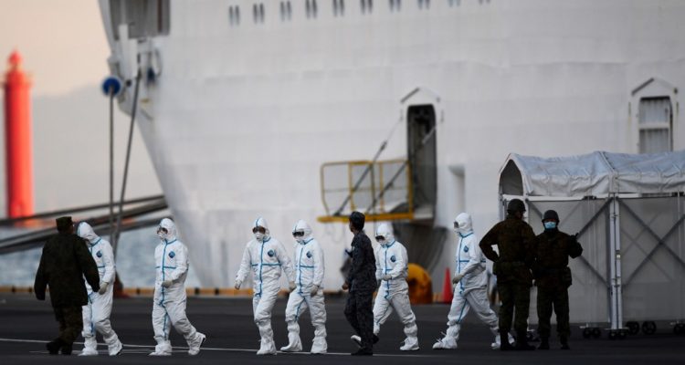 Tripulante chilena está contagiada de Covid-19 en crucero Diamond Princess varado en Japón