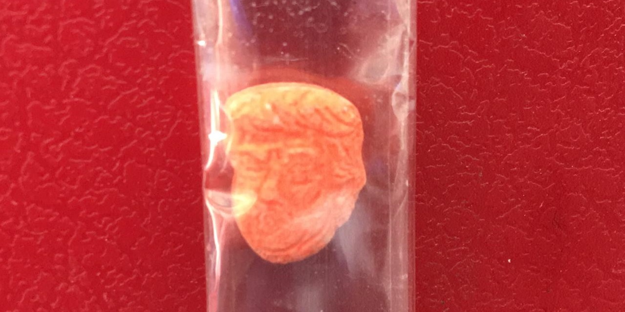 Joven fue detenido tras ofrecer éxtasis en centro de Concepción: tenían rostro de Donald Trump