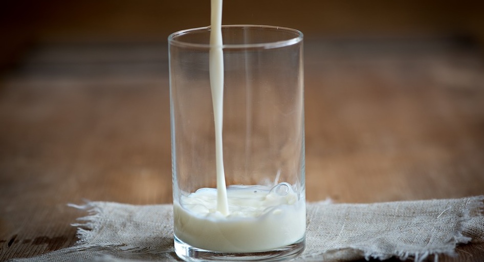 Madre demandó a empresa de leche en polvo luego que su bebé vomitara un gusano: no es el único caso