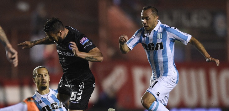 Hinchas de Racing realizaron homenaje a heróico gol de Marcelo Díaz: crearon polera con la jugada