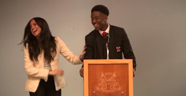 Meghan Markle se saltó el protocolo con estudiante y él le envió una carta a Harry excusándose