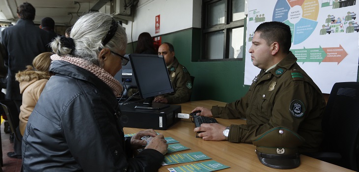 ¿Quiere trabajar con Carabineros? Ofrecen puestos a civiles para atender público en comisarías