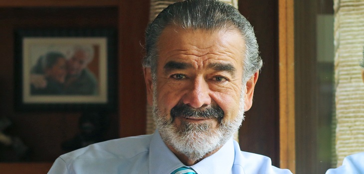 Luksic comprometió donación de un millón de mascarillas y guantes para trabajadores de la salud