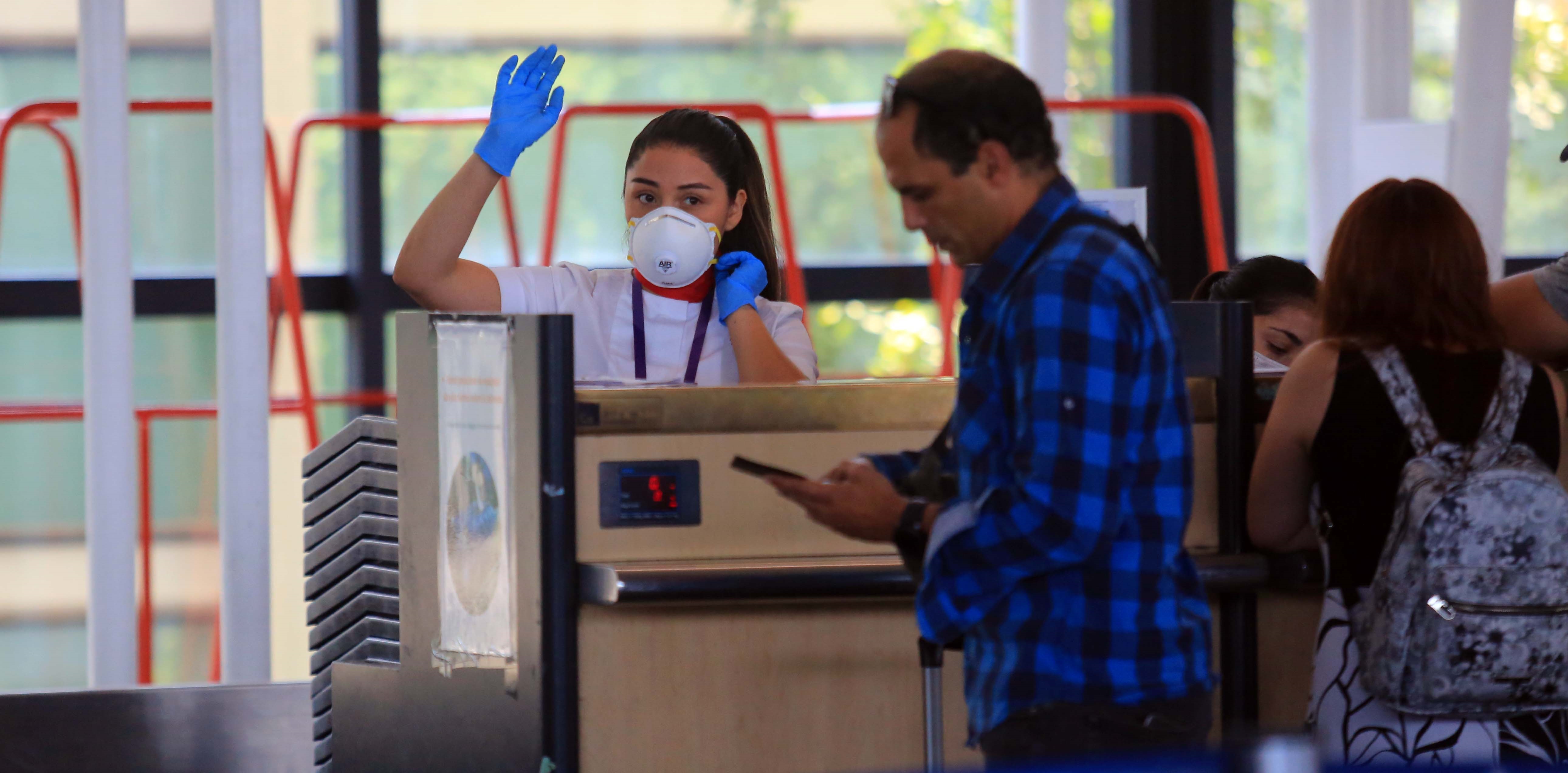 Confirman octavo caso de coronavirus en Chile: es una persona de 83 años