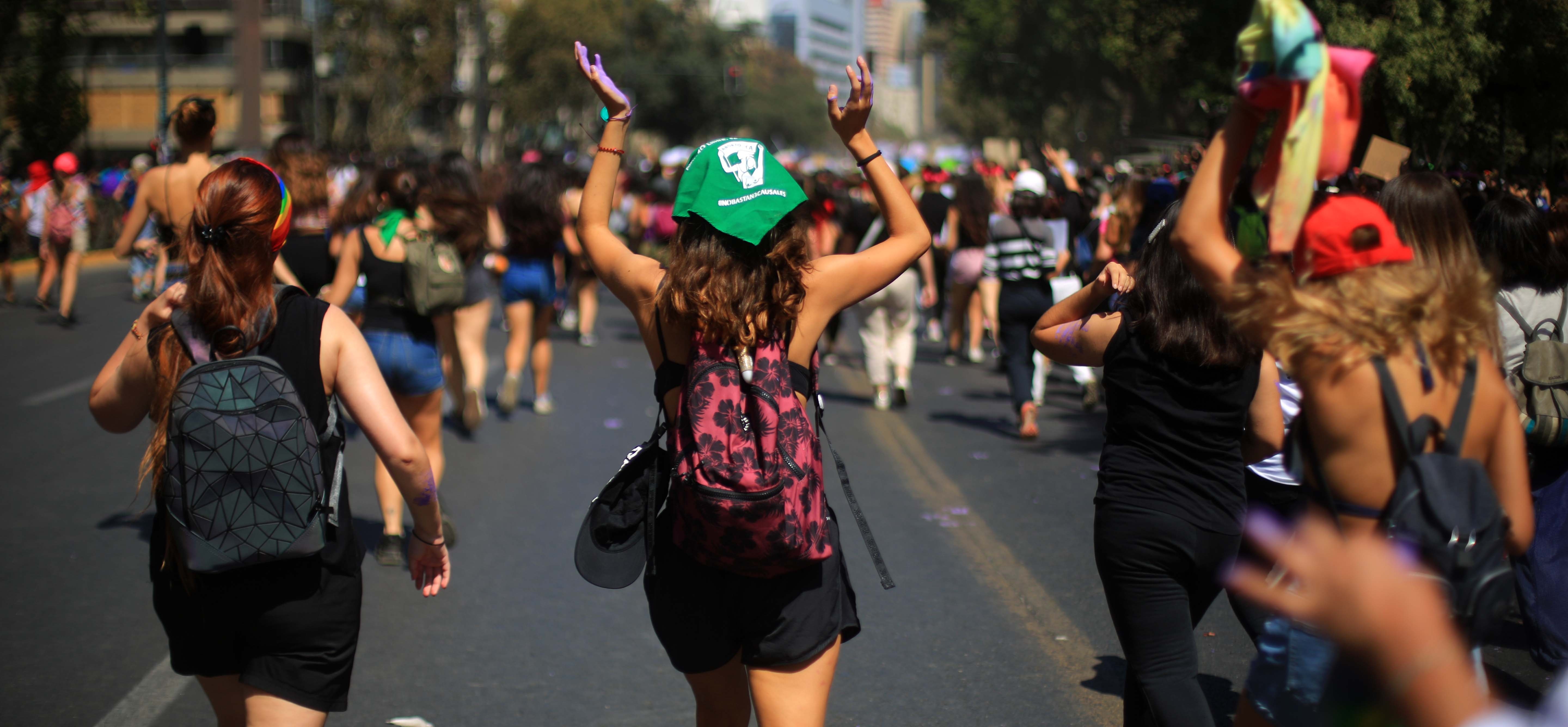 Cadem en 8M: 79% cree que Chile es un país machista y 66% se ha sentido discriminada por ser mujer