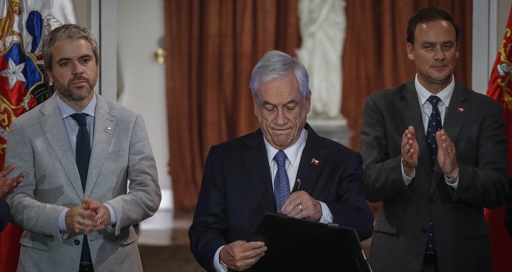 Presidente Piñera aclaró brevemente sus polémicos dichos sobre incendios en el Metro durante el 18-O