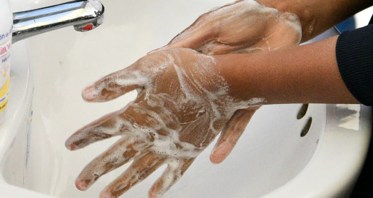 Minsal confirma décimo caso de coronavirus en Chile: es un adolescente que estuvo en Italia