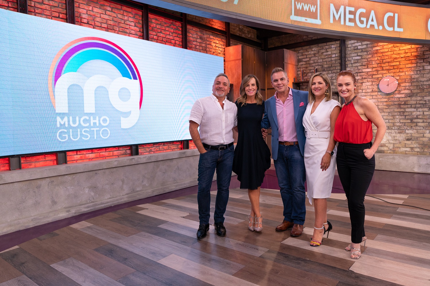 Viñuela y renovado Mucho Gusto: 