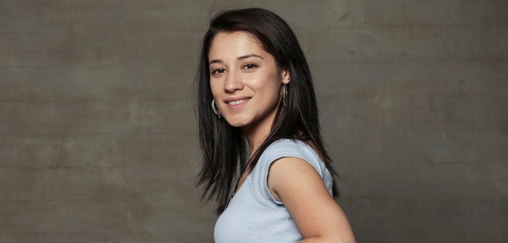 Como nunca la habías visto: Fernanda Ramírez estrenó renovado look y apostó por el rojo intenso