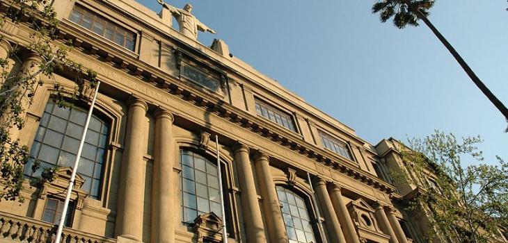 Internos de Medicina UC van a paro pidiendo voluntariedad de participación en crisis por coronavirus