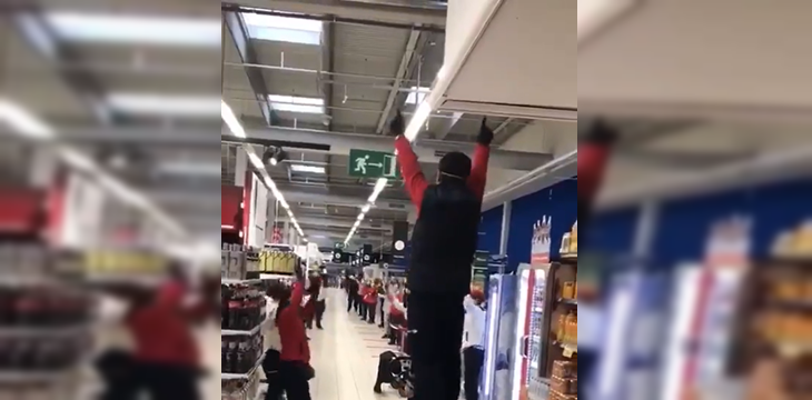 La emotiva forma en que empleados de supermercado español inician su jornada laboral por COVID-19