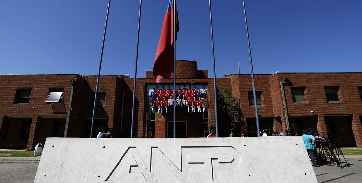 FIFA y Conmebol piden cambios: buscan dar urgencia a separación entre la Federación y la ANFP
