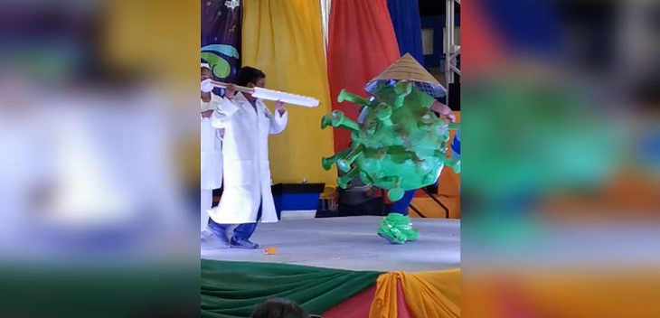 El debate que se armó por niño disfrazado de coronavirus: actuó en festival de talentos en México