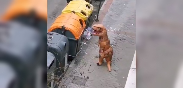 'Dinosaurio' desafió estado de alarma por COVID-19 en España: policía respondió con educativo video