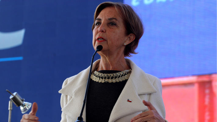 Ministra de Transportes anuncia nuevos horarios de metro y buses para evitar aglomeraciones