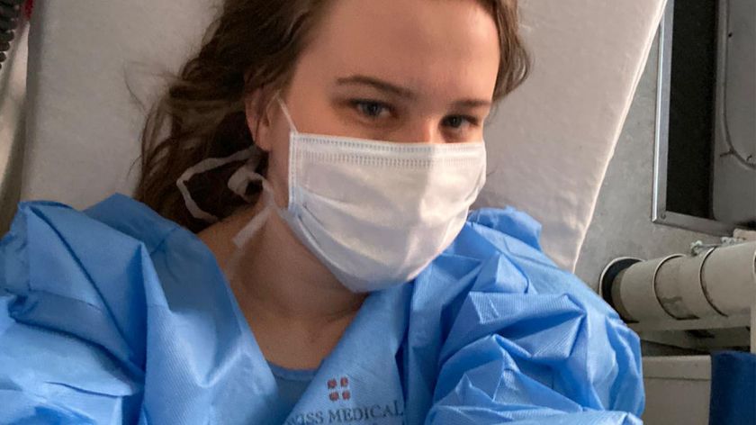 Joven argentina con coronavirus debió volver a aislamiento pese a ser dada de alta: tosió sangre