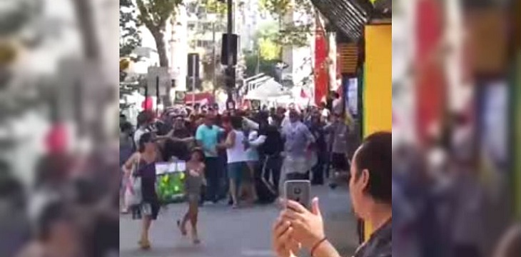 Desmanes en marcha del Rechazo: agredieron con bates a periodista Rafael Cavada