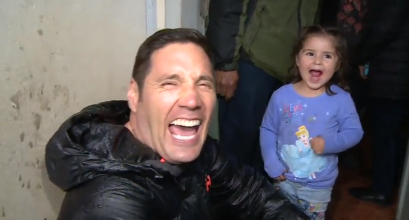 ¿La misma risa? 'Pancho' Saavedra fue sorprendido por niña que lo imitó en 'Lugares que hablan'