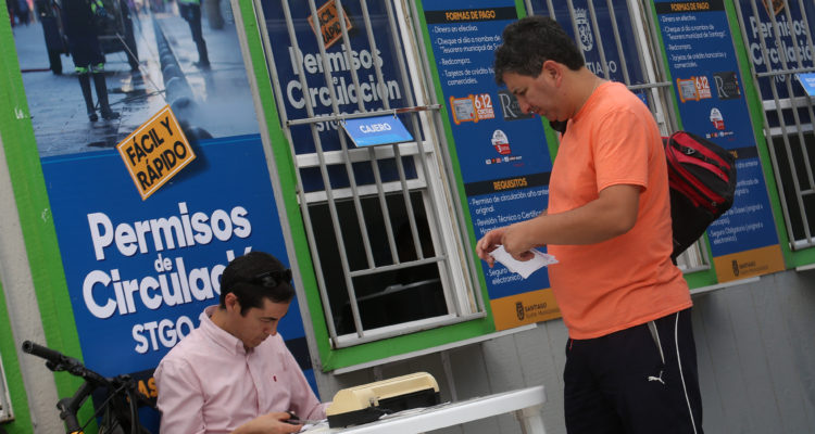 Declaran inadmisible postergación del pago del permiso de circulación: se resuelve en comisión mixta